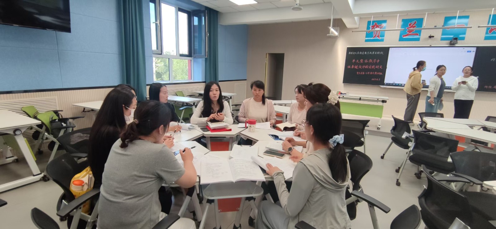 李岚名师工作室“单元整体教学中任务链的设计实践研究”课例观摩学习研讨照片