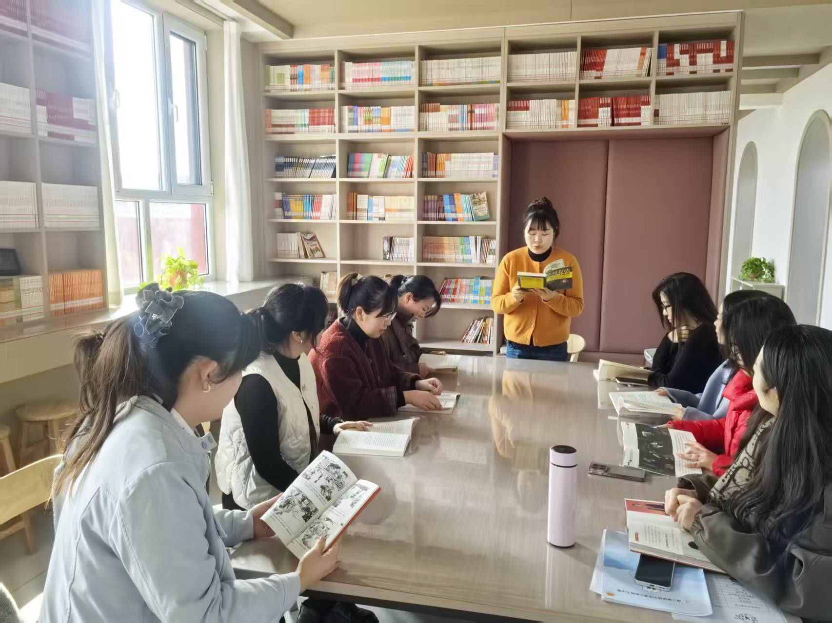 阅读滋养专业  研讨助力成长——11月读书分享活动照片