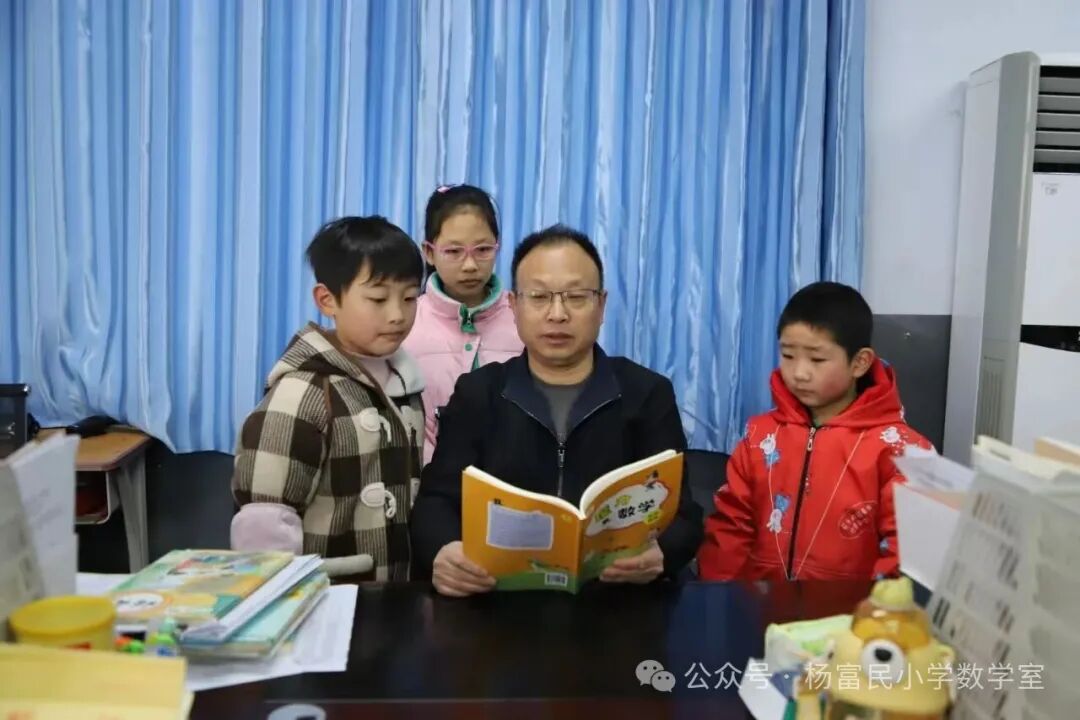 杨富民老师荣登《教师报》2025年12月3日第2版“初心永挚”栏目照片