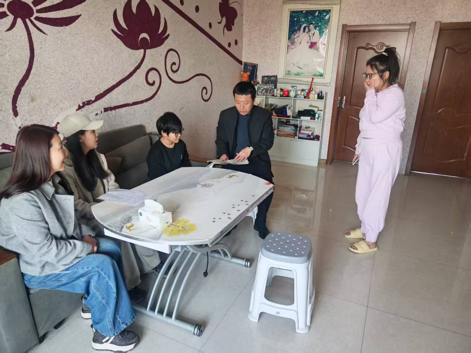 关注特殊学生，交流访谈