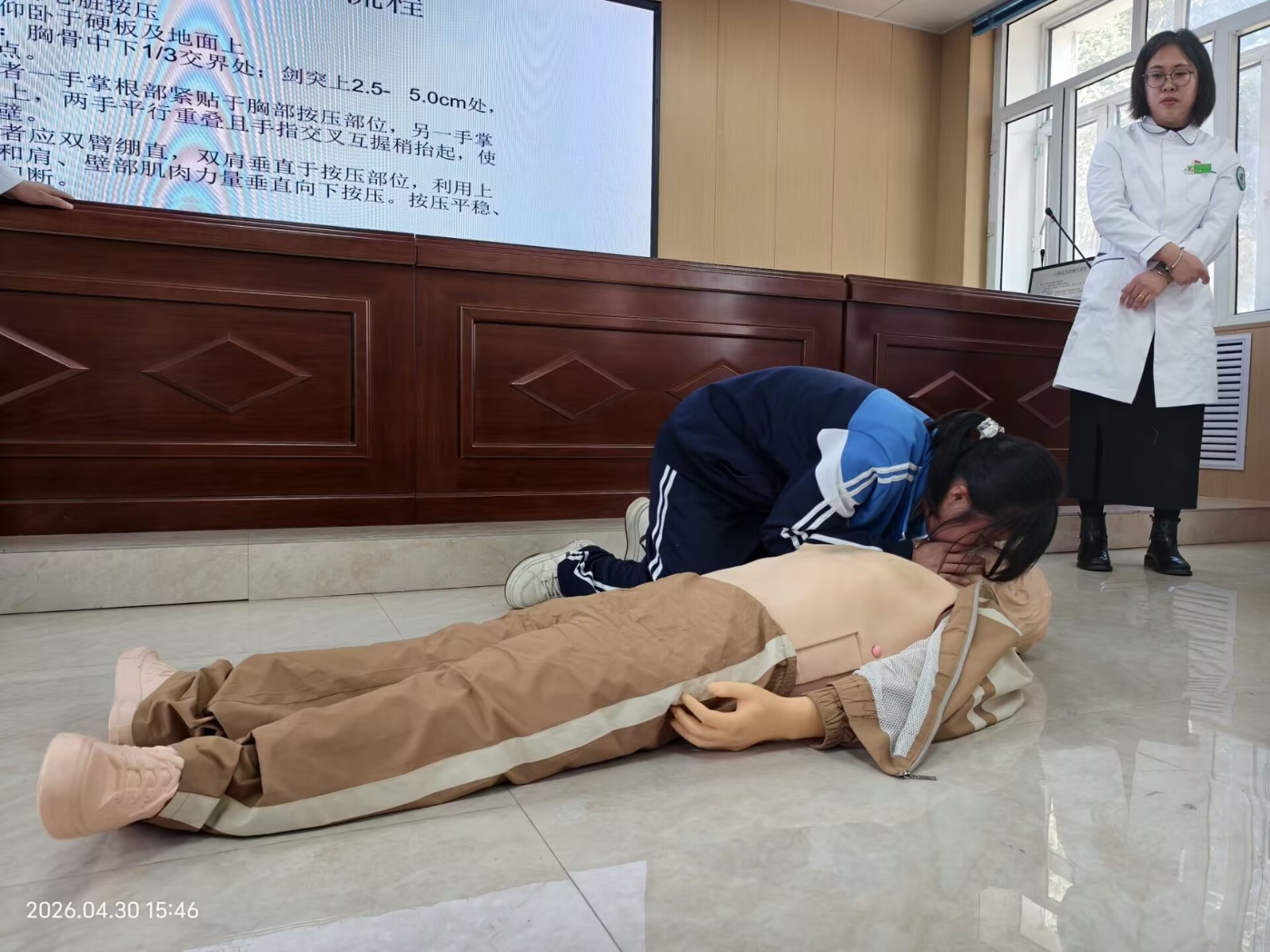 2026.5.7学校开展健康知识讲座《心肺复苏》