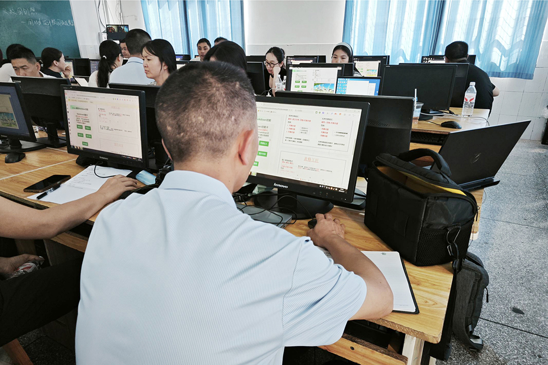 观摩.jpg